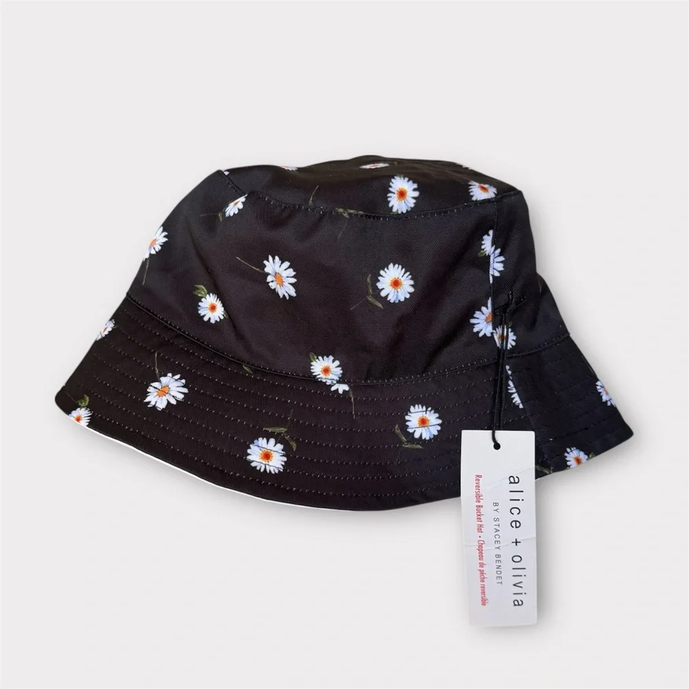 Alice + Olivia x FabFitFun Black and White Daisy Reversible Bucket Hat NWT